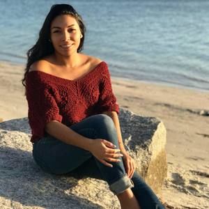 Meet your Posher, Cassandra